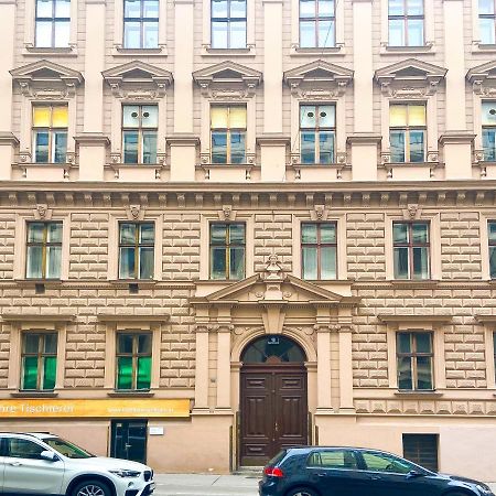 Backpacker Apartment City Center Wenen Buitenkant foto