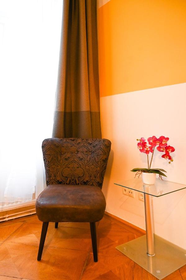 Backpacker Apartment City Center Wenen Buitenkant foto