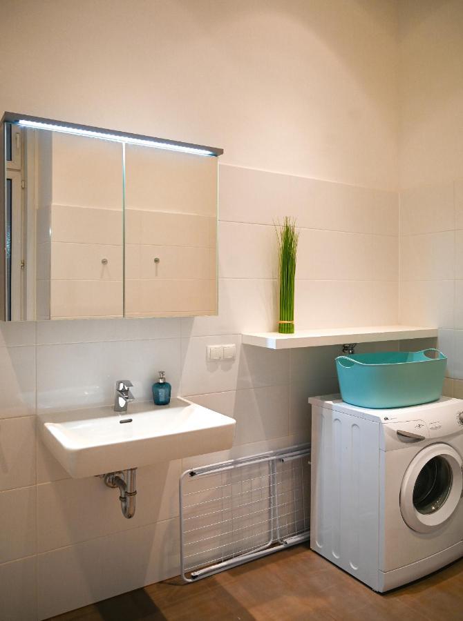 Backpacker Apartment City Center Wenen Buitenkant foto